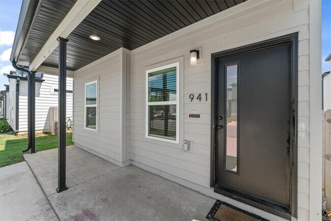 Building Photo - 941 Ventnor Ave