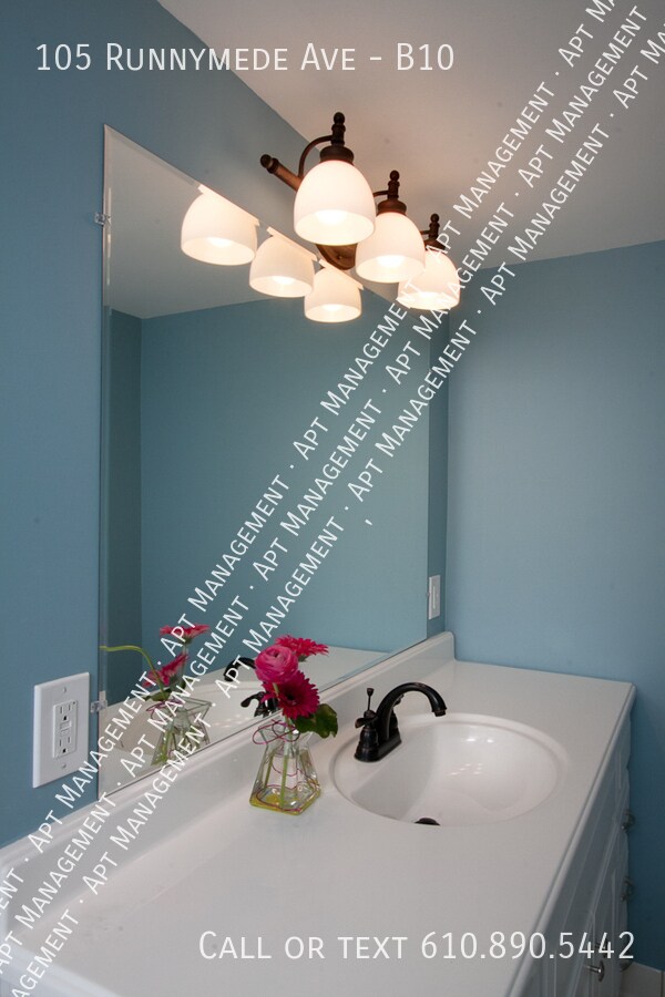 Building Photo - 105 Runnymede Ave