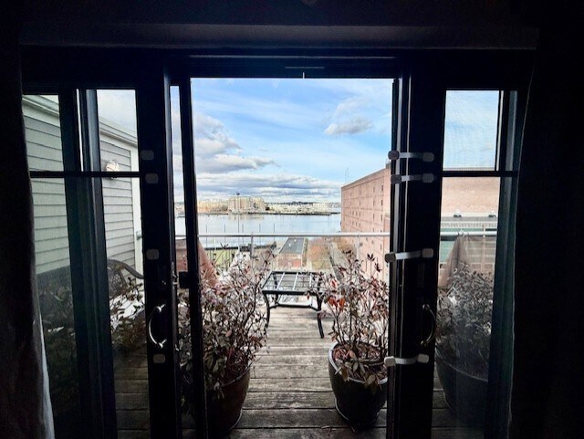 Building Photo - 480 Commercial St