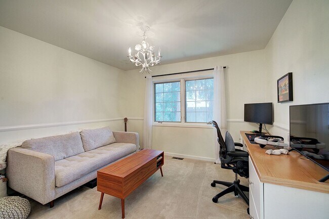 Building Photo - 5bd/2.75ba Mercer Island Home