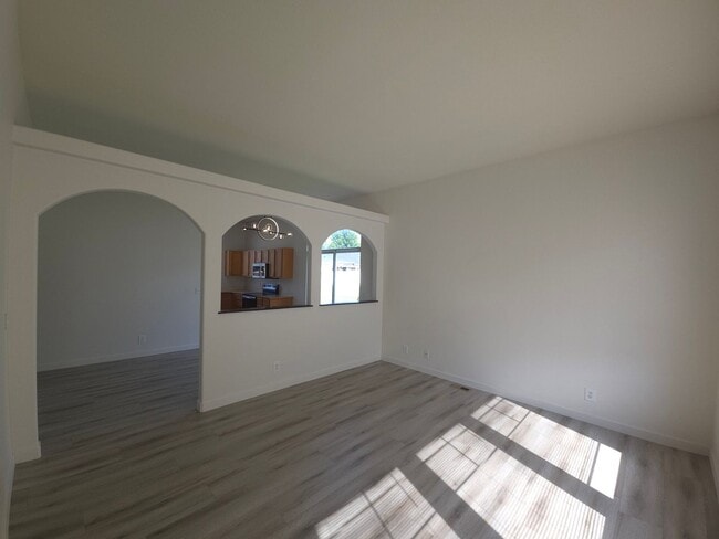 Building Photo - Recently Remodeled Home