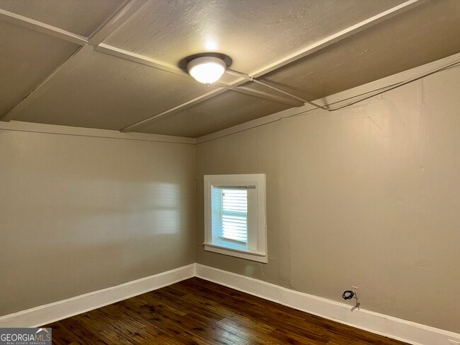 Building Photo - 83 Elm St