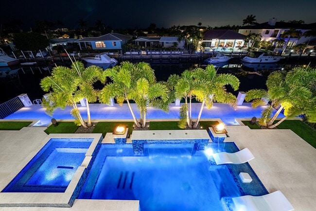 Building Photo - 2650 NE 48th Ct