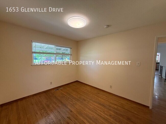 Building Photo - 1653 Glenville Dr