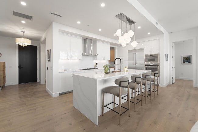 Building Photo - 2425 Peachtree Rd NE