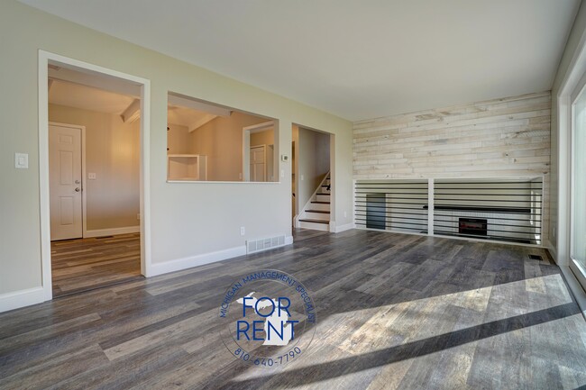 Building Photo - 5093 Spinning Wheel Dr