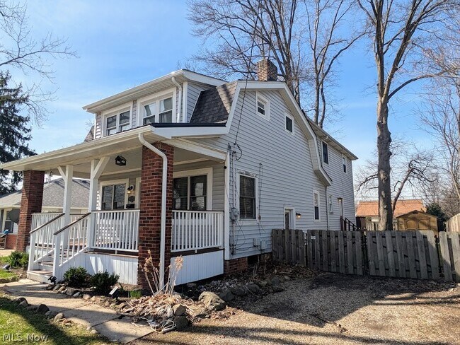 Building Photo - 1902 Harding Dr