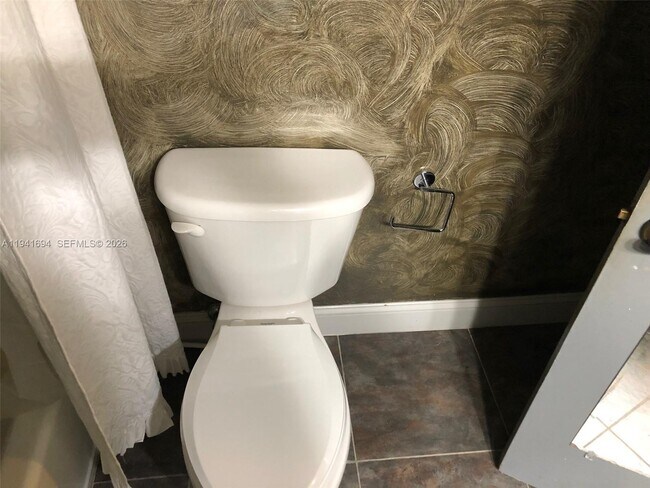 Building Photo - 2780 NE 183rd St