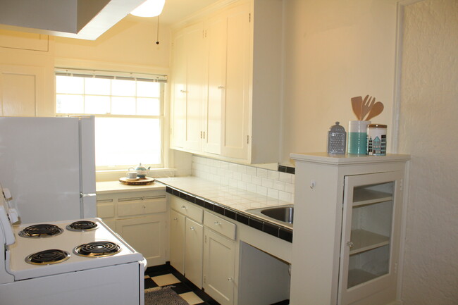 KITCHEN - Adelle Apartments