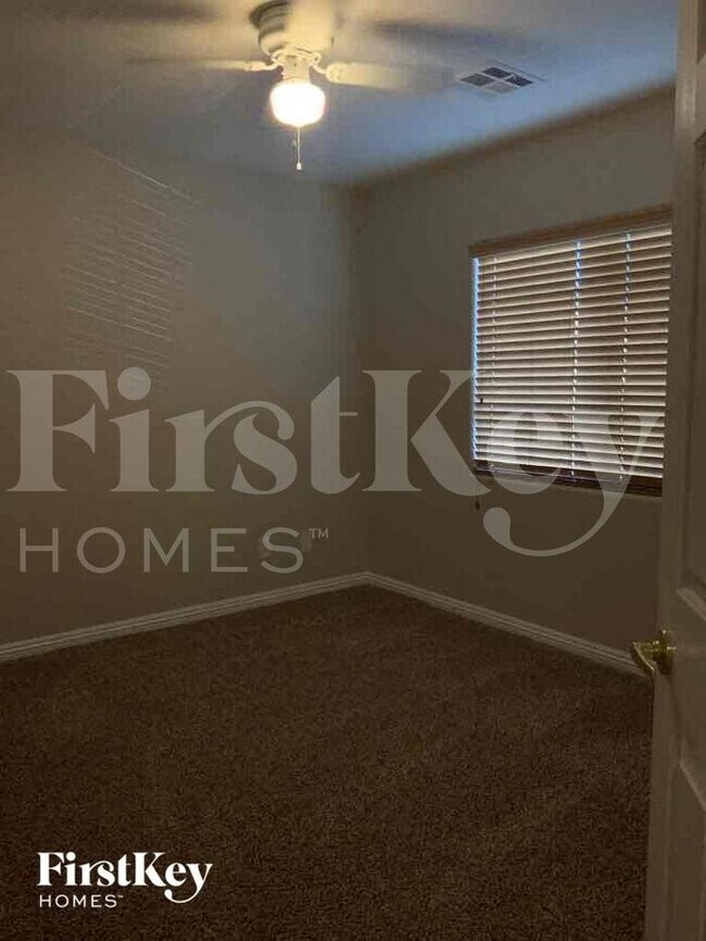 Building Photo - 9169 Sunken Meadow Ave
