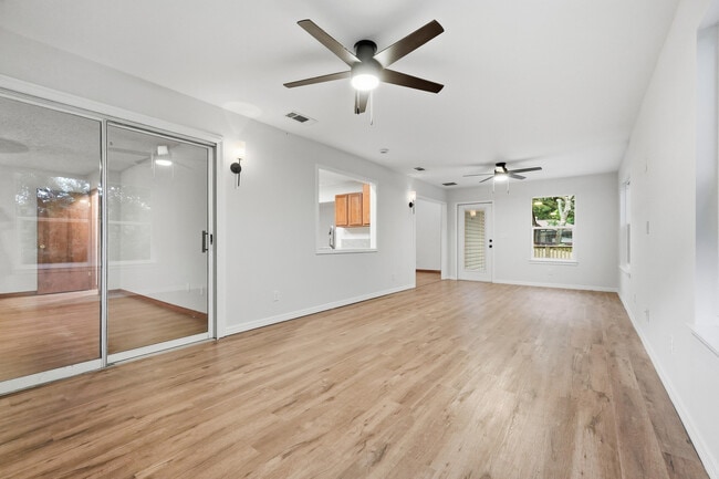 Building Photo - 124 Beverly Dr