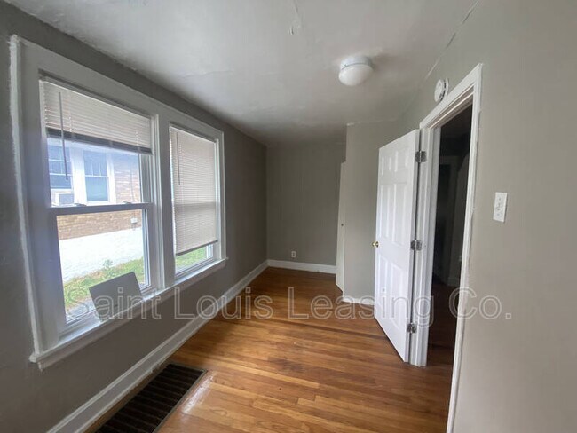 Building Photo - 1214 Gruner Pl