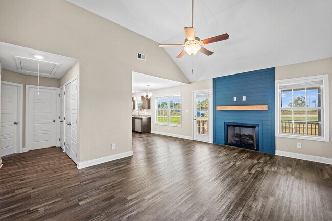 Building Photo - Beautiful Like-New Split Foyer Home Off Ex...