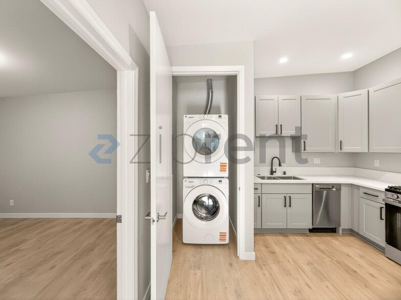 Building Photo - 3233 Easy Ave