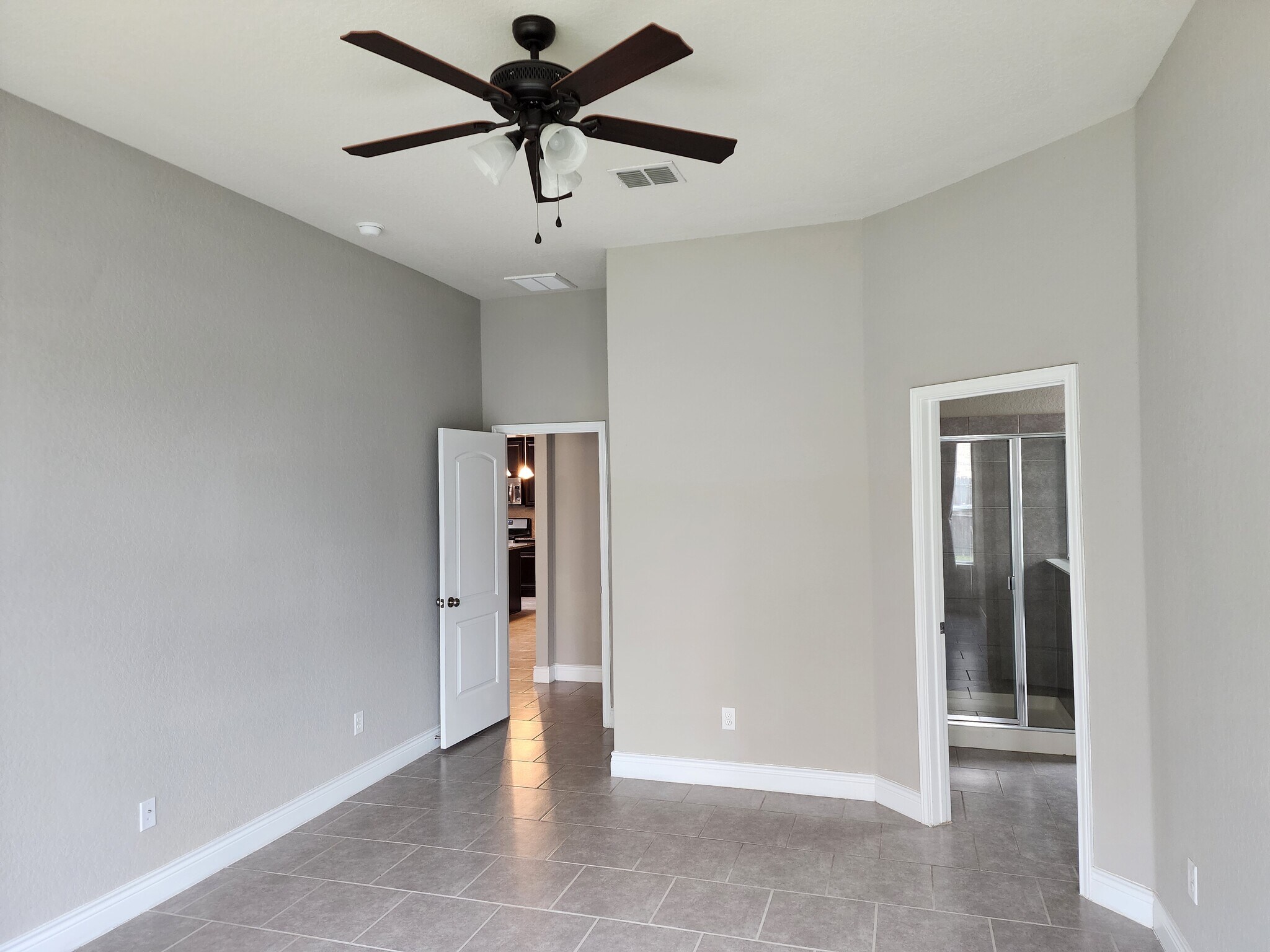 Building Photo - 27423 Paraiso Sands