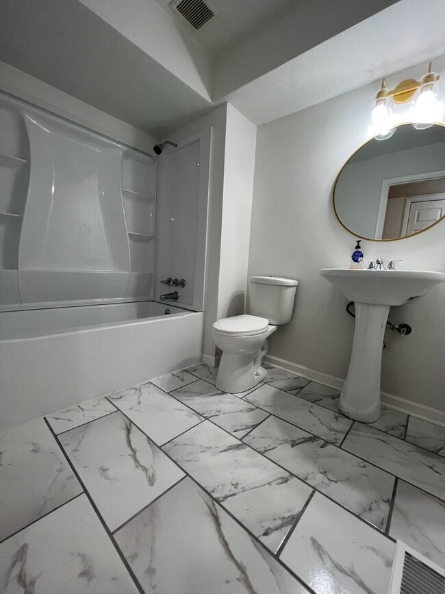 Building Photo - Creve Couer CONDO!