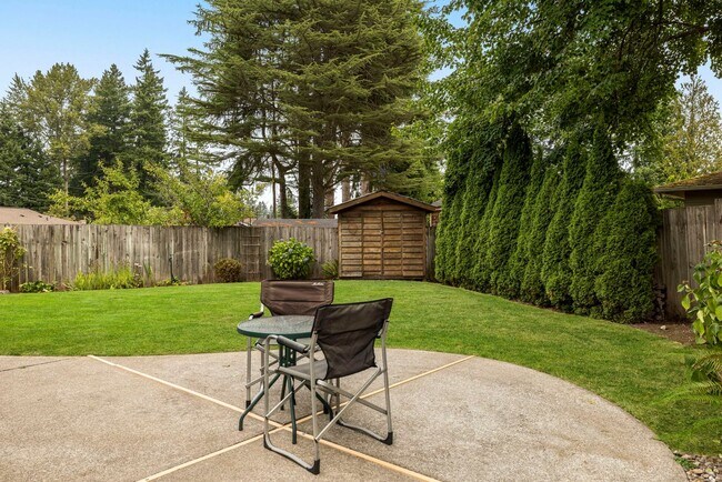 Building Photo - 5bd/3.5ba Bellevue Home