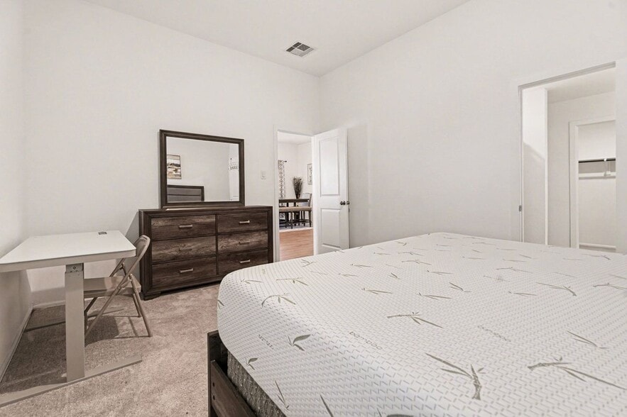 Building Photo - 9502 Brookside Point Dr