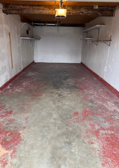 Building Photo - 701 NE 22nd Ave