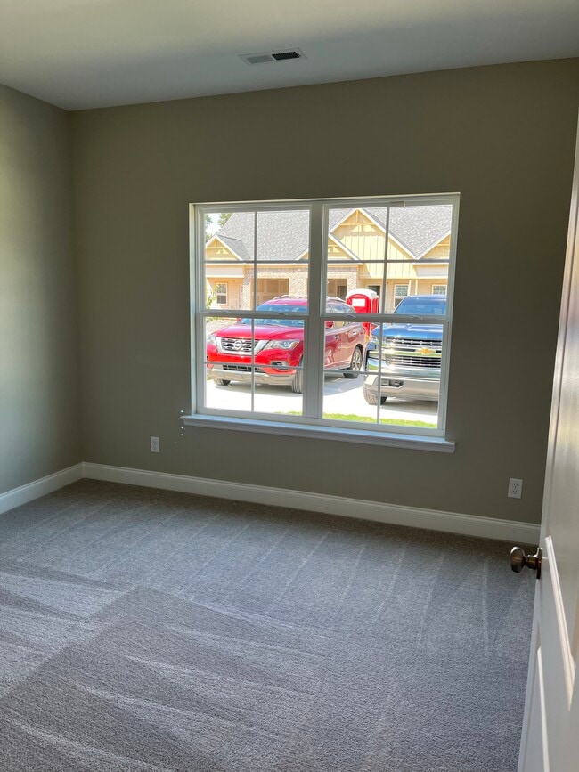 Building Photo - 188 NE Bellingham Dr