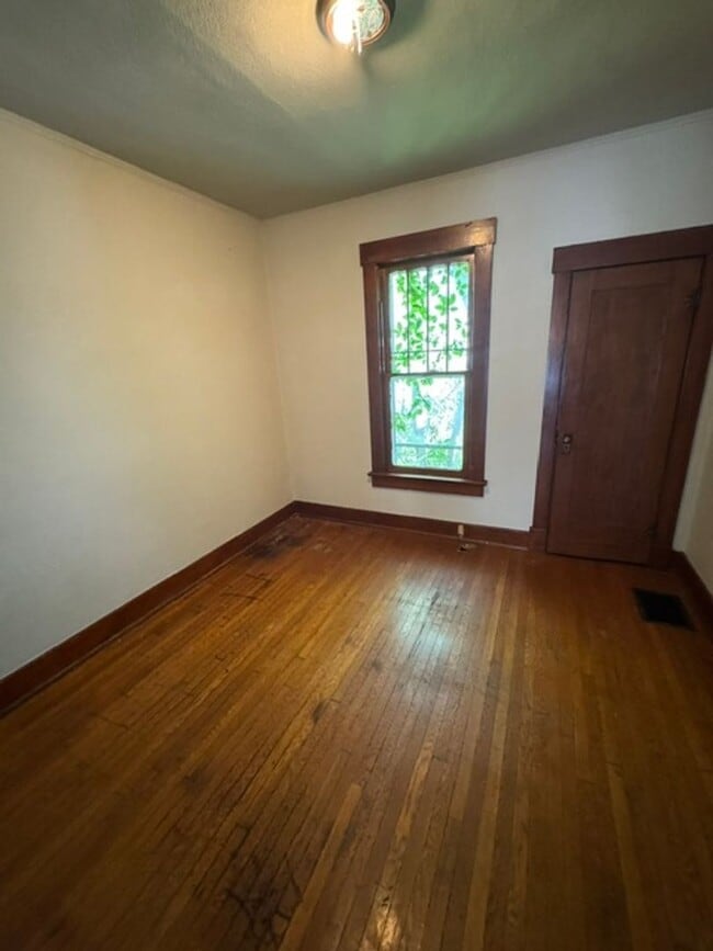 Building Photo - 4205 Hoagland Ave