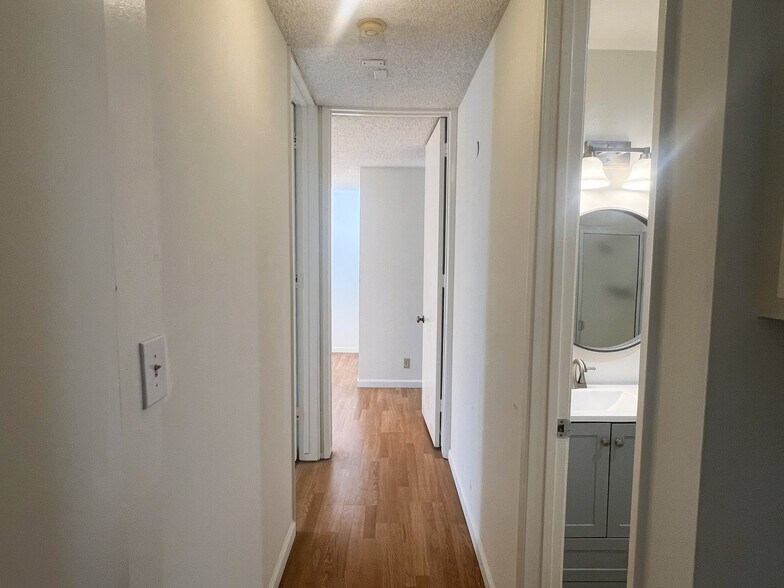 Building Photo - 6000 Canterbury Dr