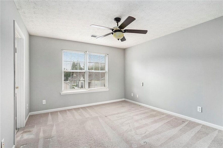 Building Photo - 139 W Oaks Pl