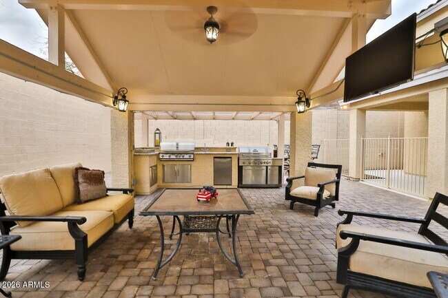 Building Photo - 6206 W Buckhorn Trail