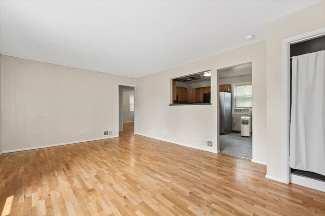 Building Photo - 1701 Avenue C