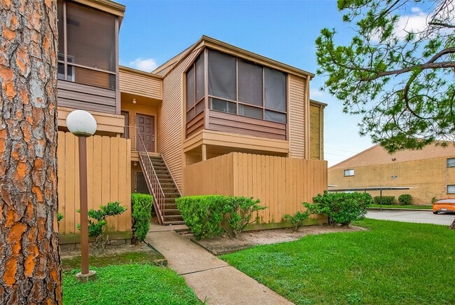 Building Photo - 10555 Turtlewood Ct