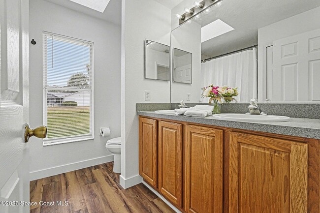 Building Photo - 998 Haas Ave NE