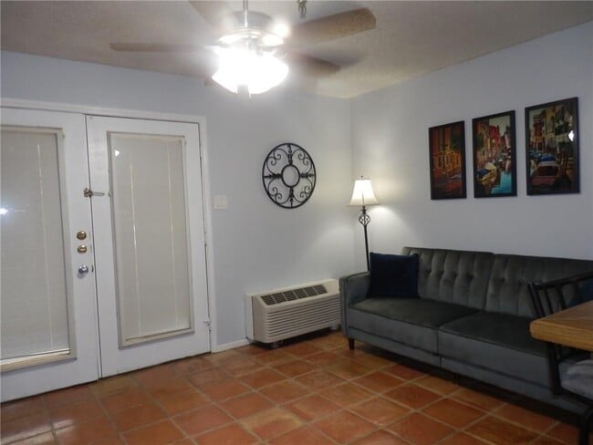 Building Photo - 14825 Windward Dr