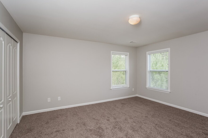 Building Photo - 2528 Mockingbird Ln