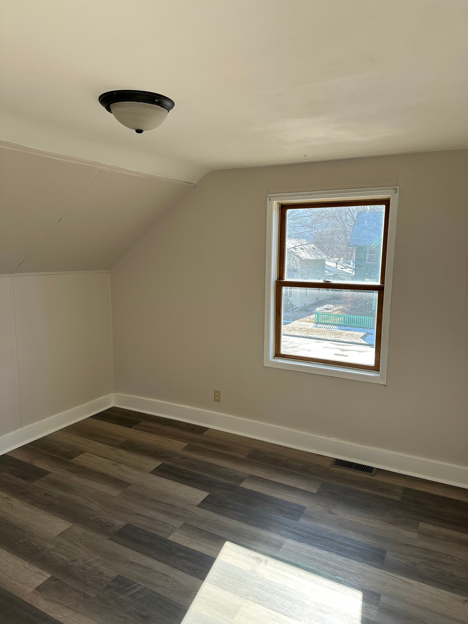 bedroom - 200 E 9th St
