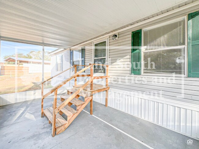 Building Photo - 8916 Beverly Hills Rd