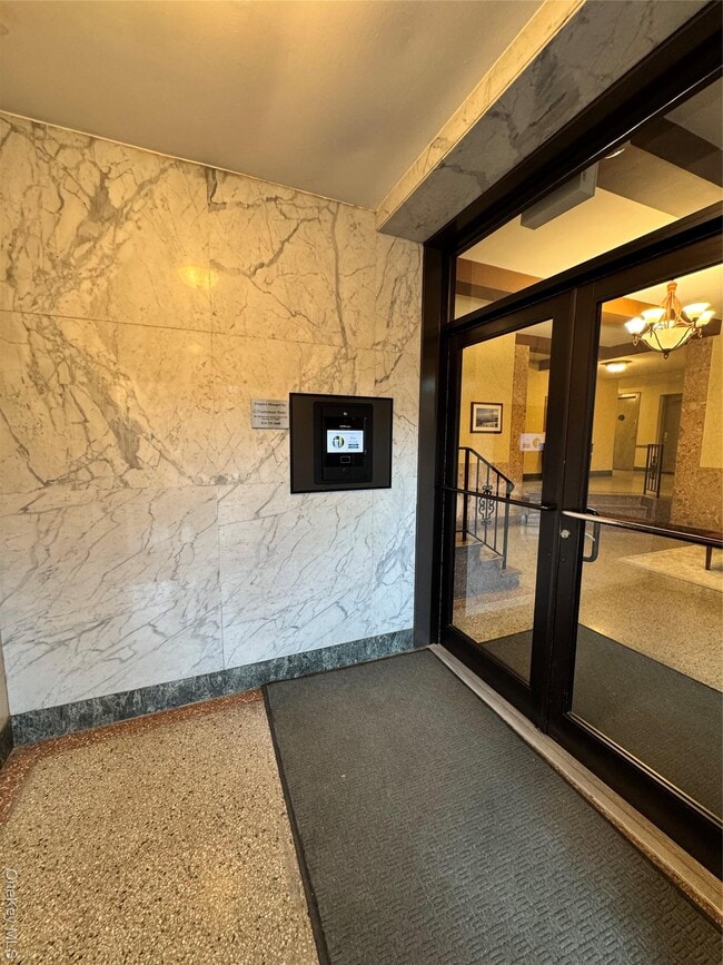 Building Photo - 555 Broadway