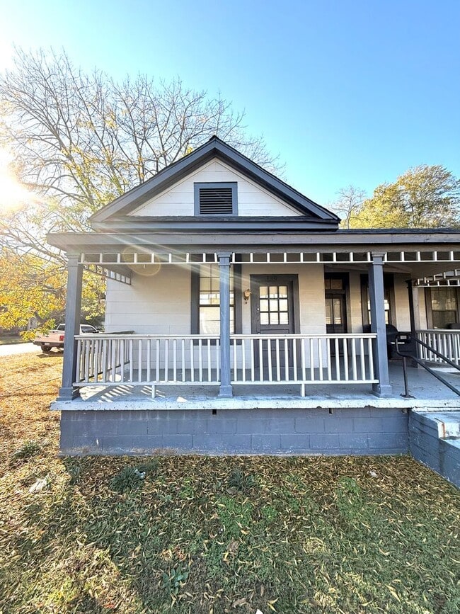 Building Photo - **1 Bed 1 Bath Duplex with bonus room Rent Ready** Call our self-showing number to schedule a tou...