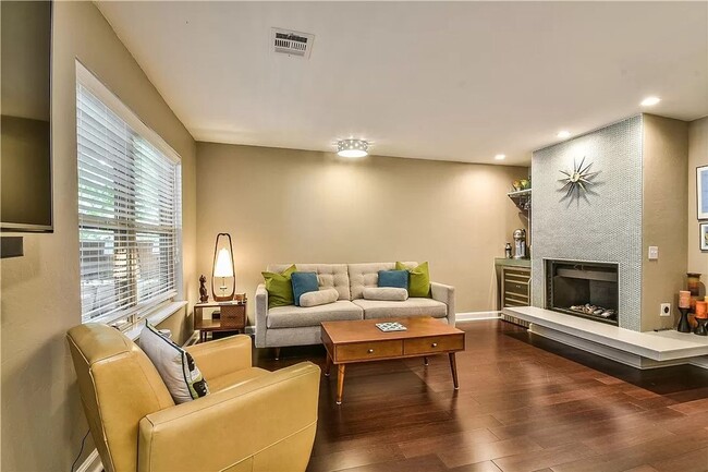 Building Photo - Urban Living in Downtown OKC - 2 Bedrooms/...
