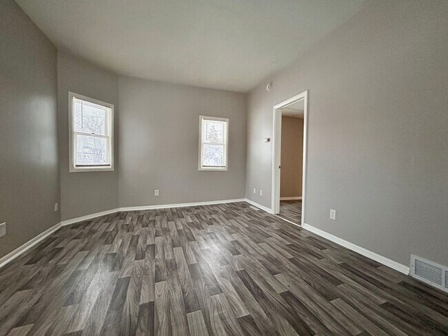 Building Photo - 1461 Leahy St