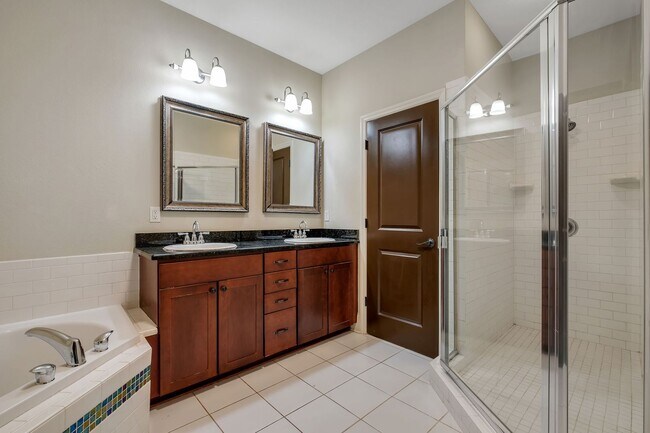 Building Photo - Midtown Tallahassee Townhome