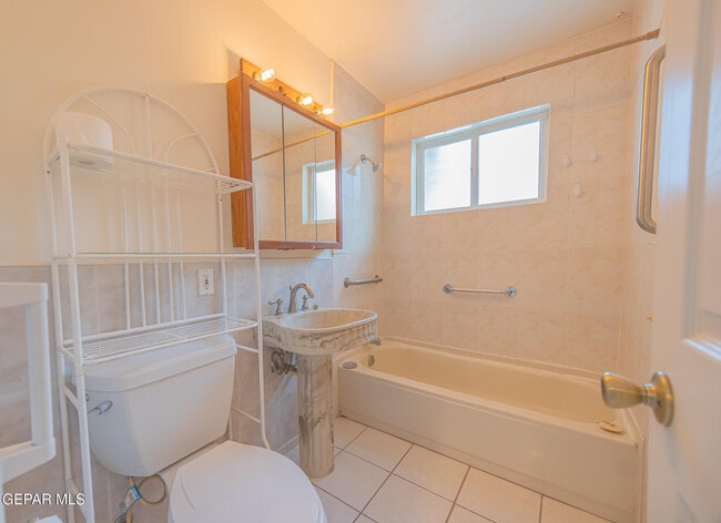 Building Photo - 201 Foster Dr