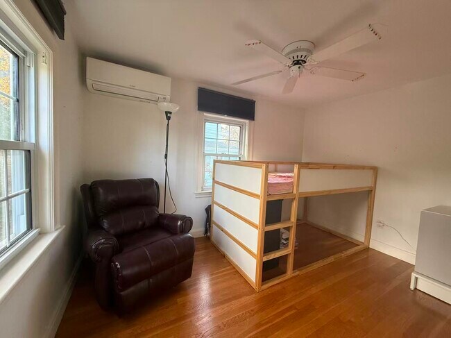 Building Photo - 48 Watson Rd