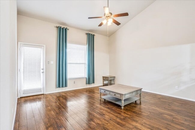 Building Photo - 4/2.5 in Midway ISD