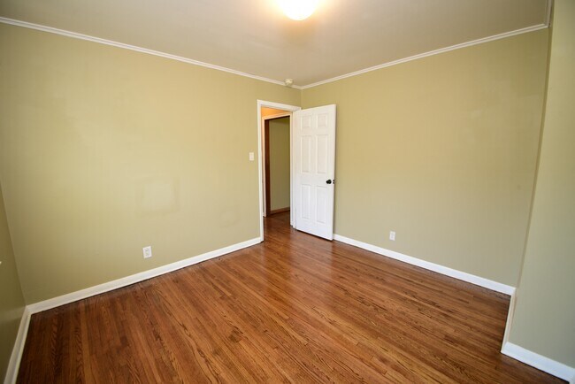 Building Photo - 477 S Norwood Ave