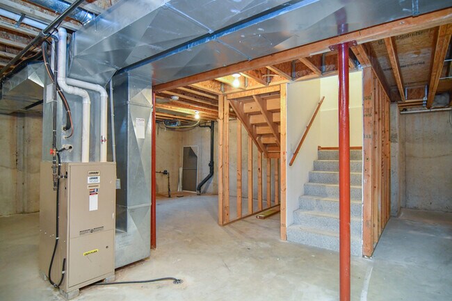 Building Photo - 160 E River Dr