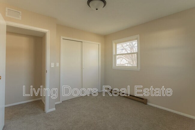 Building Photo - 402 W Eldora Ave