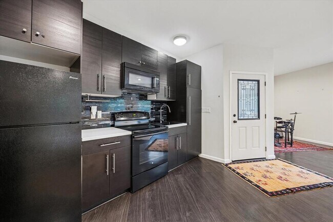 Building Photo - 6809 Meadow Cir