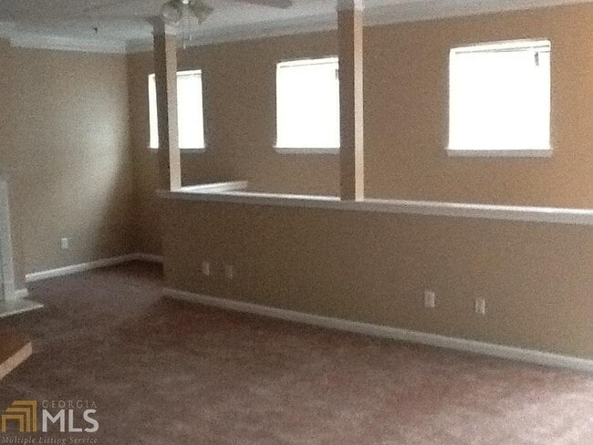 Building Photo - 245 Amal Dr SW