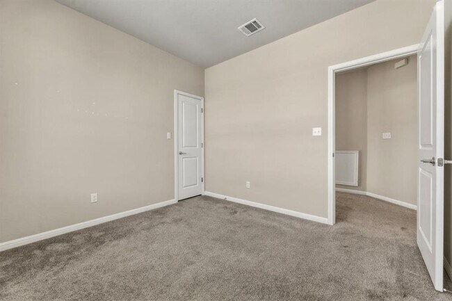 Building Photo - 1015 Vista View Dr