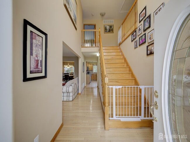 Building Photo - 357 George St